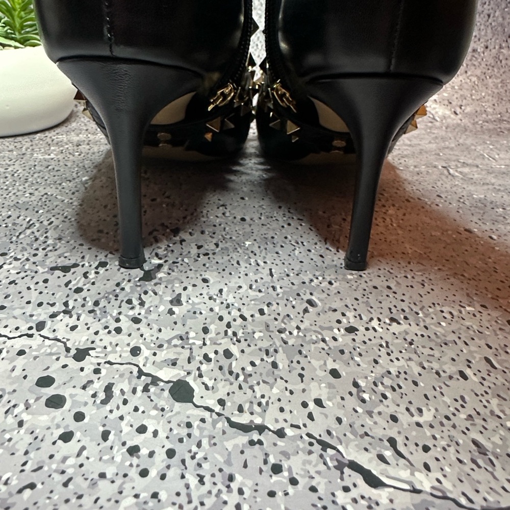 Valentino Garavani Black Rockstud Ankle Boots in rare size 37.5 (Fits US 7) - Picture 7 of 12